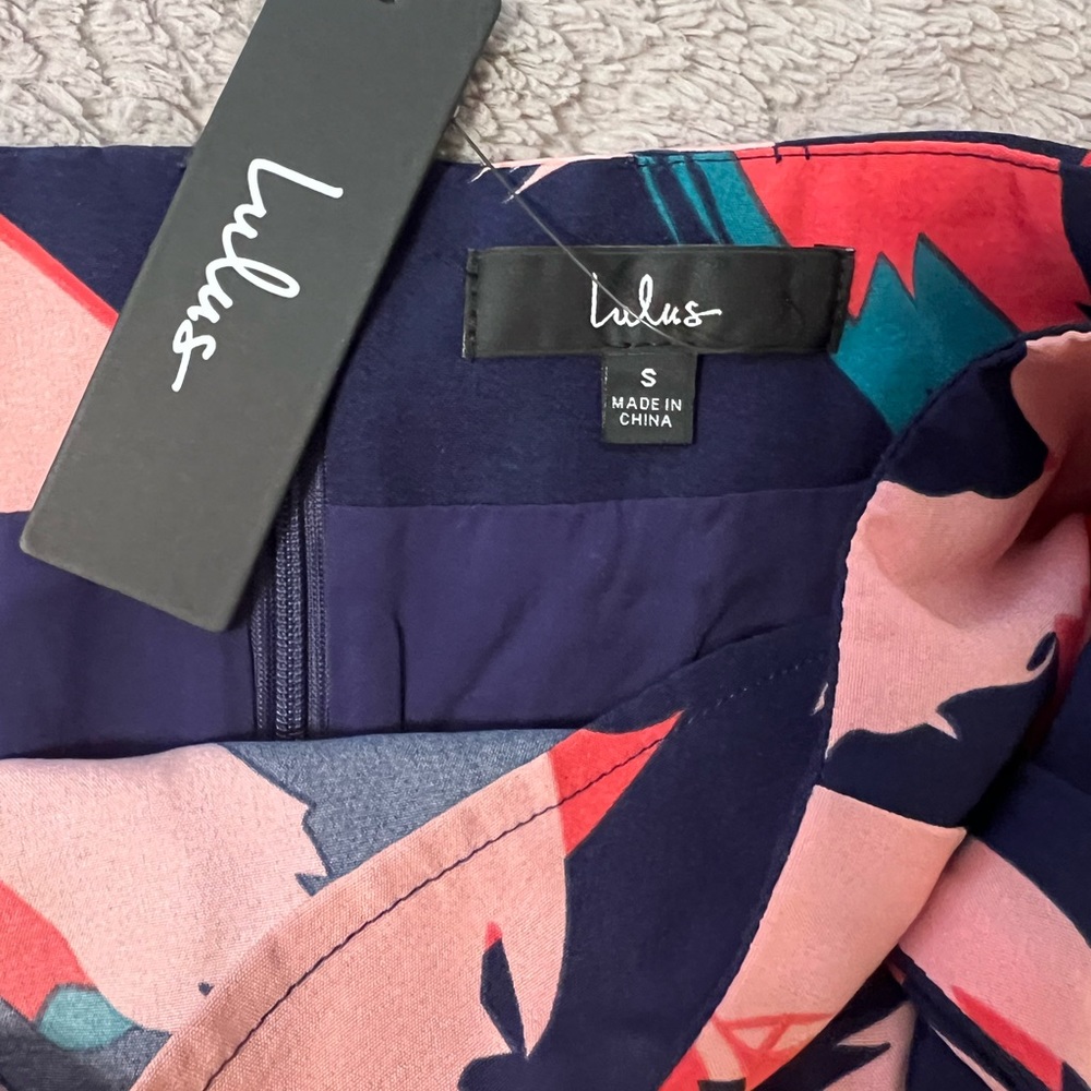 Lulu’s Navy Abstract Print wrap skirt with cropped halter top set. - Picture 3 of 9